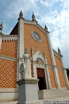 facciata chiesa di Montecchia - strada del soave